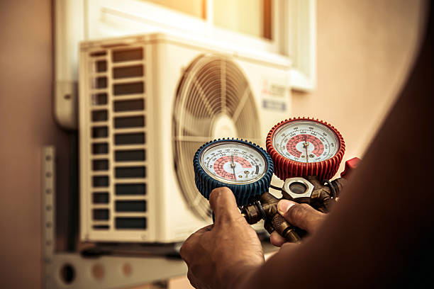 Professional Hvac technician working in Wesley Chapel, FL